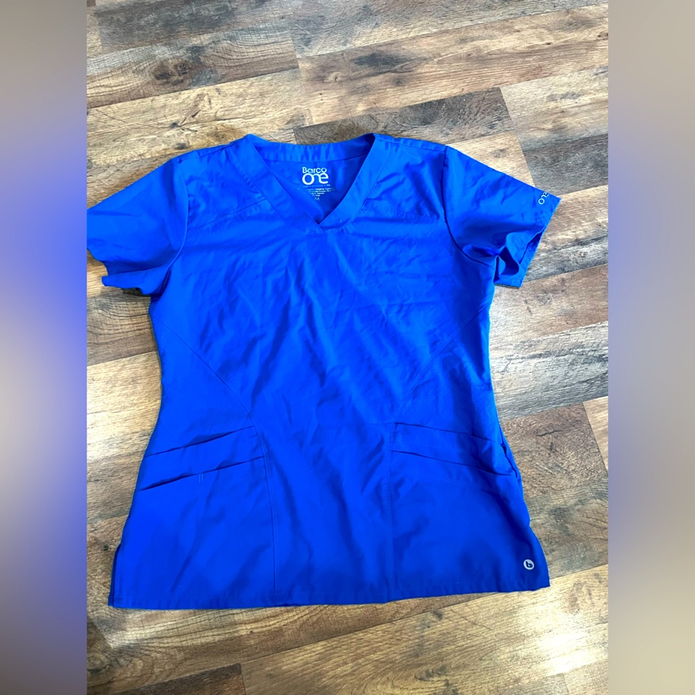 Scrub top